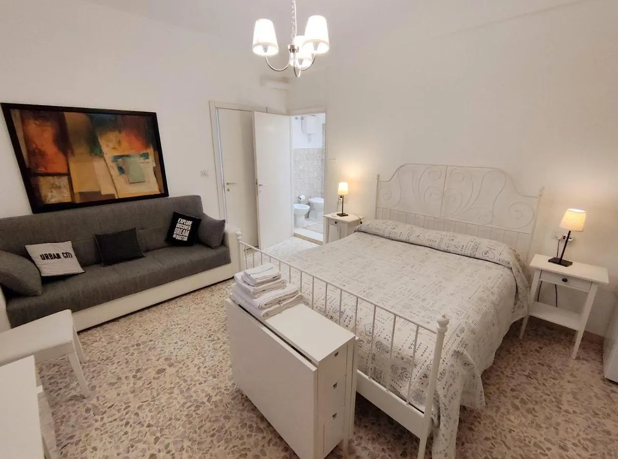 Sergio Tourist Rental Close Tiburtina Station ローマ 3*,