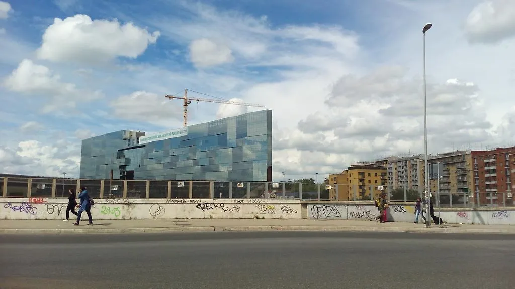 Sergio Tourist Rental Close Tiburtina Station ローマ ゲストハウス